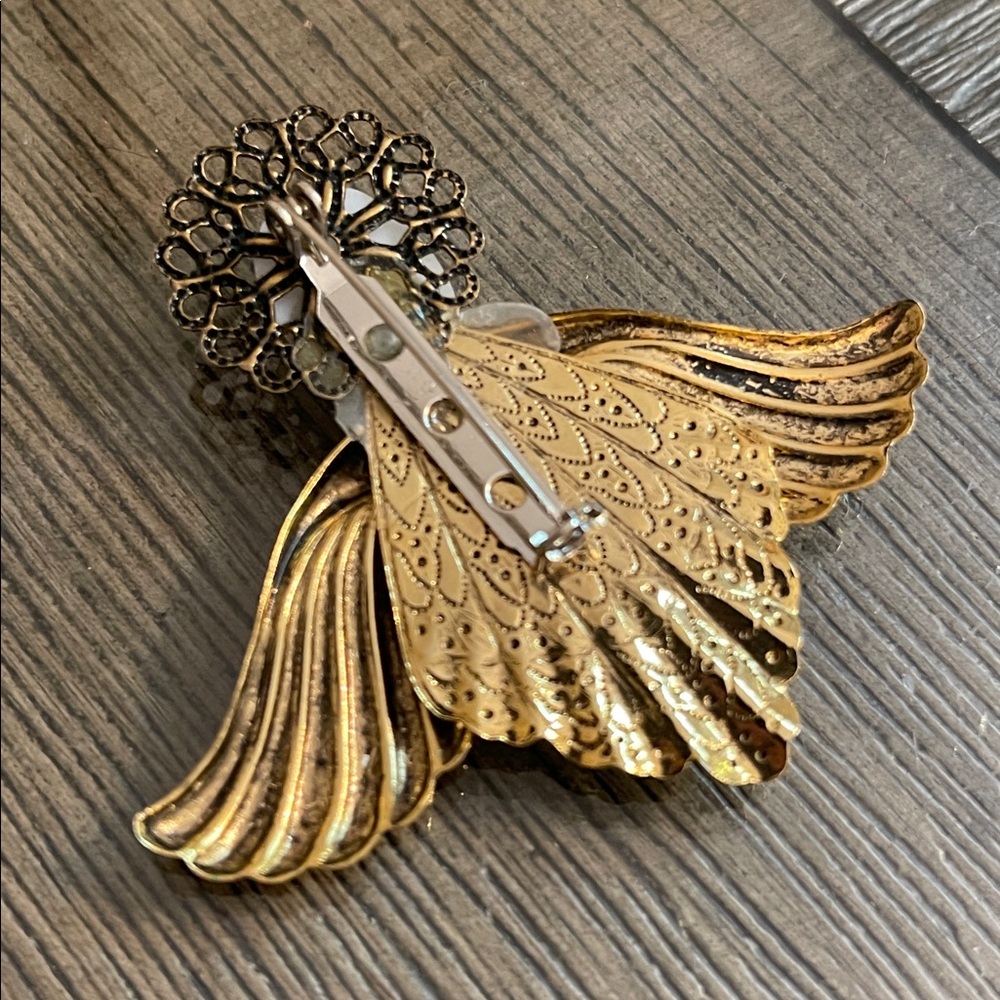 Vintage Gold-tone Angel Wing Brooch with Pearl Accent - Picture 4 of 16